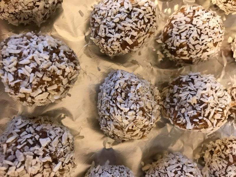 Healthy Fruit & Nut Balls